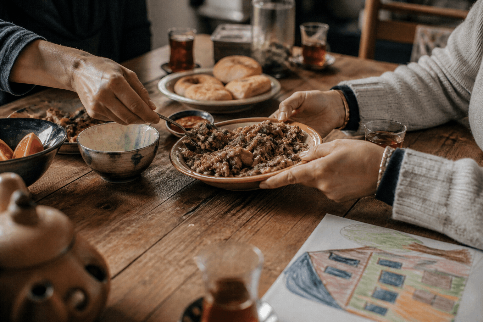 معاً حول الطاولة